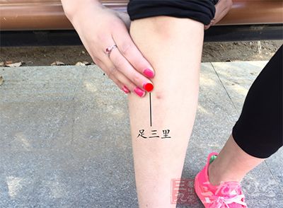 艾灸腎俞、關元、足三里、八髎穴